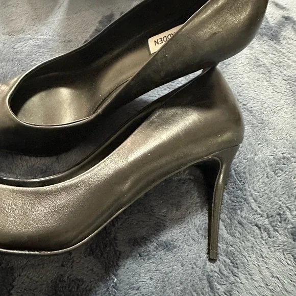 Steve Madden Classic Heel•NWOT - Picture 3 of 6
